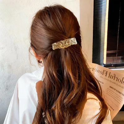 Imagen del producto de Pinza para el pelo de metal con diseño de nudo celta, grande, en color plateado y dorado, para mujer