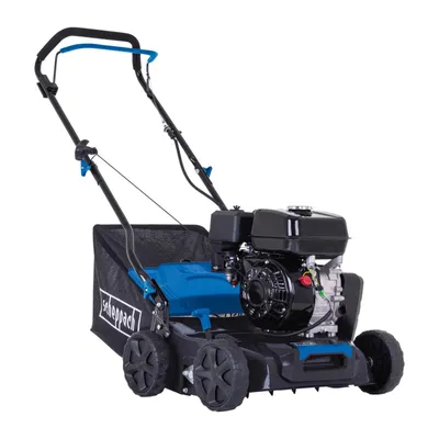Produktbild von Scheppach Benzin-Vertikutierer SC55P | 5,4 PS / 4 kW 4-Takt-Benzinmotor | 6 Stufen von -15 bis +5 mm | 40 L Fangkorb-Volumen | Seilzugstarter