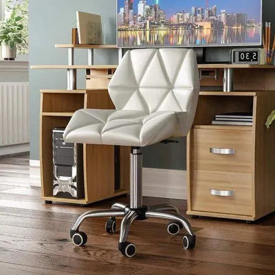 Imagen del producto de Silla de gaming Famanu, altura ajustable, color blanco, estructura cromada, tapizada en cuero sintético PU
