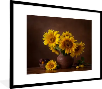 Produktbild von MuchoWow® MuchoWow® Gerahmtes Poster Sonnenblumen - Vase - Stilleben 80x60 cm - Poster mit zchwarzem Bilderrahmen - Schlafzimmer-Dekorationen - Fotoposter