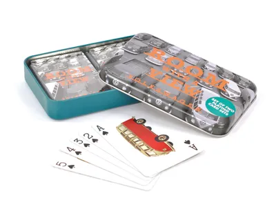 Imagen del producto de Set de cartas VW Collection, en estuche metálico, que incluye 2 mazos (52 cartas cada uno)