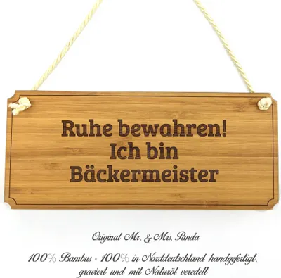 Produktbild von Mr. & Mrs. Panda Schild Bäckermeister - Geschenk, Praxisschild, Hinweisschild, Landhaus, Berufsschule, Graviert, Firmenschild, Geschenkidee, Wegweiser, Shabby, Ausbildung