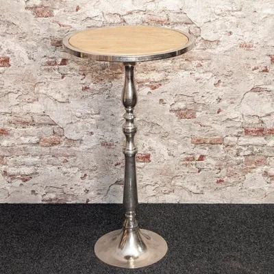 Produktbild von Beistelltisch aus Aluminium mit Holzplatte - H.78cm