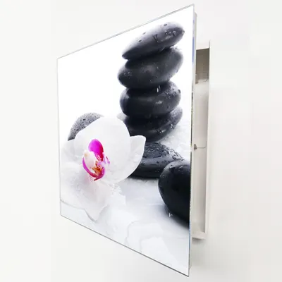Produktbild von Schlüsselkasten Weiß Metall, weiße Orchidee Zen Steine Motiv hinter Glas, Moderne Schlüsselbox rechtsöffnend, 32x28x6,5 cm, 20 Haken für den Flur.