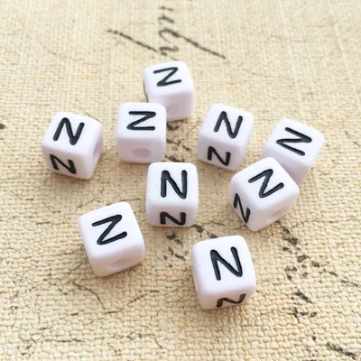 Produktbild von Buchstaben Perlen, 30 Stück, 6x6 mm, weiß mit schwarz, eckig, Buchstabe N