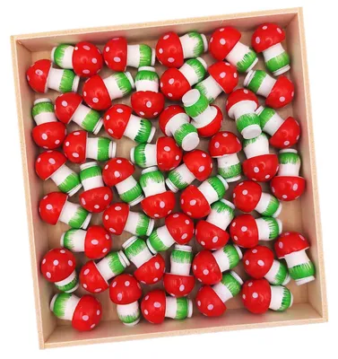Produktbild von 48 Mini-Glückspilze aus Holz mit Klebepunkt – Streudeko und Glücksbringer für Silvester, ca. 2 cm in der Holzbox