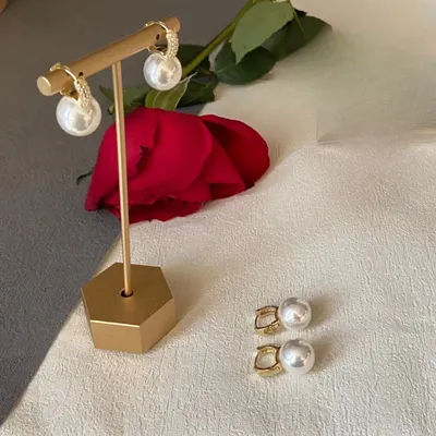 Produktbild von Perlenohrringe Ohrringe mit 12mm hochglanzverspiegelten runden weißen Perlen.