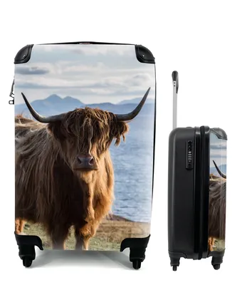 Produktbild von MuchoWow® Koffer Handgepäck Trolley Rollkoffer Kleine Reisekoffer mit 4 Rollen - Schottische Highlander - Bergen - Meer - Cabin Size < 55x40x23 cm & 55x40x20 cm - Fotokoffer - Kabinenkoffer - Boardgepäck - Reise-Box - Reisekoffer - Reisegepäck - Koffer mit Bild - Trolley für Kinder