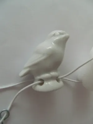 Produktbild von Porzellan Tropfenfänger Spatz, weiß, für Kaffee- oder Teekannen, Figur Tier Sperling