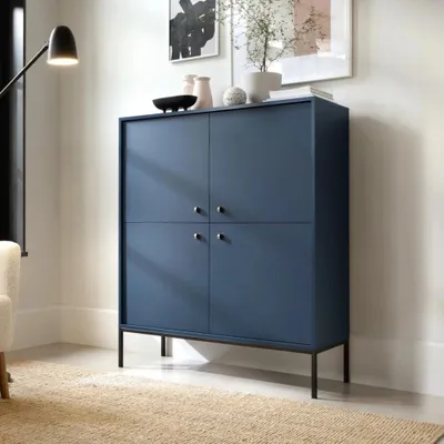 Productafbeelding van RAVIO Kommode Bari K104: Hoge kast met vier deuren en metalen poten. Dressoir, bijzettafel (donkerblauw + zwarte poten)