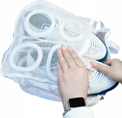 Produktbild von Schuhwaschbeutel weiß 28x25 cm mit Reißverschlussschutz und Innenfächern für Schuhgrößen unter 40