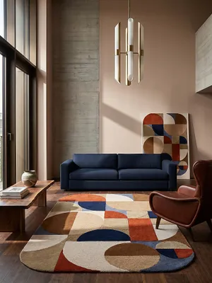 Teppich Multicolor-Terrakotta rechteckig im modernen Wohnzimmer auf dark walnut chevron parquet vor warm greige plaster with subtle texture Einrichtungsidee_#sku_SAF503119380171-SAF503119380172-SAF503119380173#