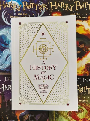 Immagine prodotto di Harry Potter: A History of Magic (American Edition)