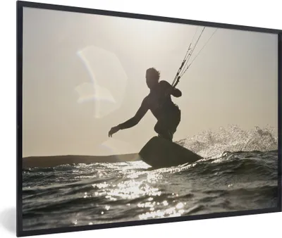 Produktbild von MuchoWow® Gerahmtes Poster Kitesurfender Mann 30x20 cm - Poster mit Schwarzem Bilderrahmen Wandposter Rahmen Foto Bilder - Kunstdruck - Bild-Poster