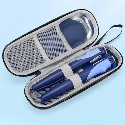 Produktbild von Famanu Insulin-Kühltasche mit 2 Kühlakkus - Schwarz