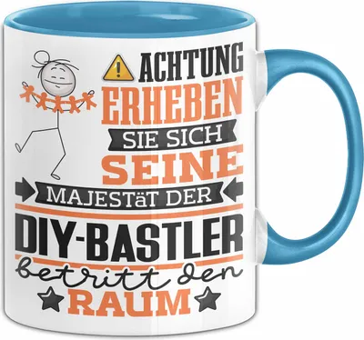 Produktbild von DIY-Bastler Geschenk Tasse Lustiger Spruch Erheben Sie Sich Der DIY-Bastler Betritt den Raum (Blau)