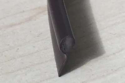 Obrázek produktu pro Kedr PVC, paspulka plastová, 4/10mm černá, metráž / 1 m