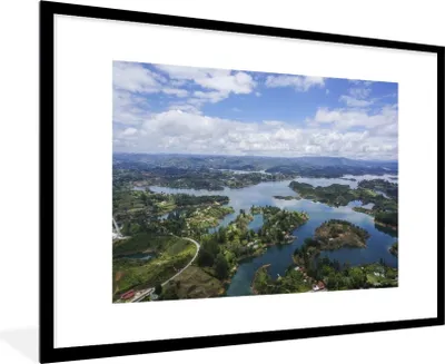Produktbild von MuchoWow® Gerahmtes Poster Luftaufnahme eines Flusses in Kolumbien 90x60 cm - Poster mit Schwarzem Bilderrahmen Wandposter Rahmen Foto Bilder - Wanddekoration - Fotos