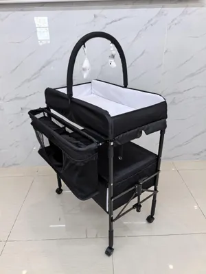 Imagen del producto de Cambiador portátil plegable para bebés, con ruedas, color , con estructura metálica estable y tejido resistente