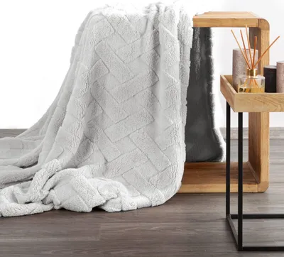 Produktbild von Kuscheldecke CARO – weiche & warme Decke für kalte Tage 150X200 cm Silber
