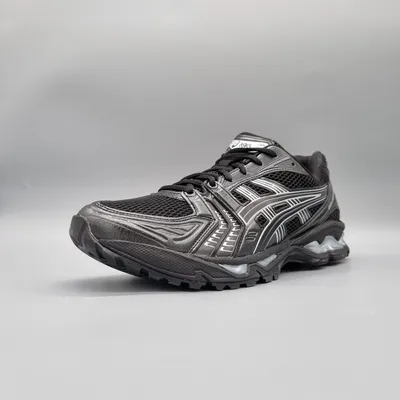 Produktbild von Kaufen Sie den ASICS GEL-KAYANO 14 Black Pure Silver bei Kicksshop. Sportlicher schwarz-silberner Sneaker mit GEL-Dämpfung und Retro-Running-Design.