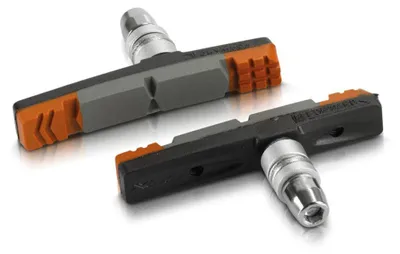 Zdjęcie produktu dla Klocki hamulcowe XLC V-Brake BS-V09 zestaw 4 klocków 70 mm 3-kolorowe