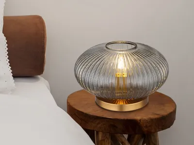 Produktbild von Ausgefallene LED Tischleuchte mit Rauchglas Lampenschirm, kleine Nachttischlampe