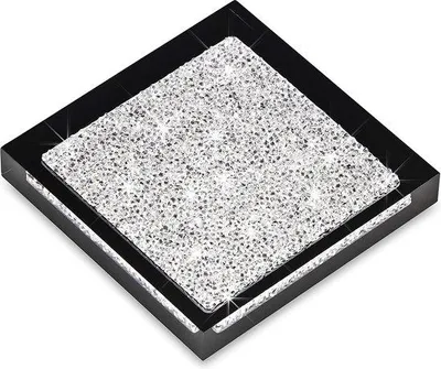 Image de Élégante décoration de table noire avec des cristaux