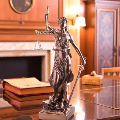 Image de Déesse de la justice "Justitia" TEMIDA 31 cm | Statue en bronze avec balance et épée | Symbole du droit & de l'équité | Cadeau pour avocat TEM-01