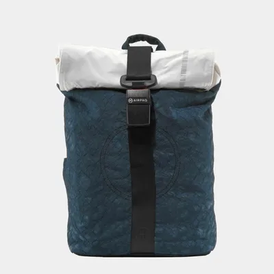 Obrázok produktu pre Batoh Airpaq Rolltop, biela farba, modrý detail
