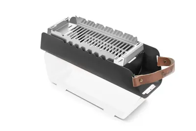 Image de The Favilla FUMO Barbecue mobile au charbon de bois - Barbecue compact 2 en 1 avec grille en acier inoxydable & support de brochettes -Pour le camping, le balcon & le pique-nique, sac de transport inclus