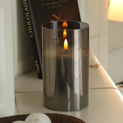 LED Kerze im Glas - Windlicht - Echtwachs - flackernde 3D Flamme - Timer - H: 17,5cm - rauchgrau