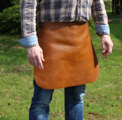Produktbild von Grillschürze, Zapferschürze, Lederschürze, Arbeitsschürze cognac braun, brandy | Echt Leder, kräftig, stabil 60 x 55 cm