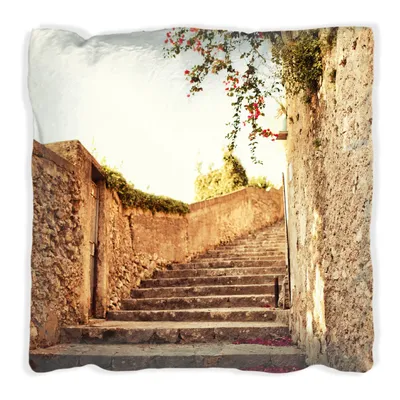 Produktbild von Wallario Premium Kissen, weiche Oberfläche, mit Motiv Steinerne Treppe in Italien, Größe: 30 x 30 cm, mit weißer Rückseite