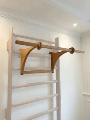 Produktbild von Bear on Bar Dip-Stange – Herausnehmbare Stange 100 cm – Trainingsstange aus Holz – Für die Sprossenwand – Breite 48 cm – Länge 40 cm