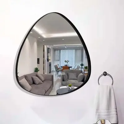 Produktbild von Wandspiegel 47 x 61 cm - Asymmetrisch - Schwarzes Metallrahmen - HD Glas