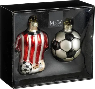 Productafbeelding van Mica Decorations Glazen kerstbal in de vorm van een voetbal – handgemaakt sportornament voor de kerstboom, ideaal voor voetballiefhebbers