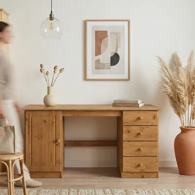 Produktbild von Schreibtisch MANAGER aus Massivholz, 145 x 73 x 54 cm, Eiche Finish - Schreibtisch aus Kiefernholz mit 4 Schubladen und 1 Türfach, Homeoffice Tisch mit viel Stauraum, ideal für Büro und Arbeitszimmer