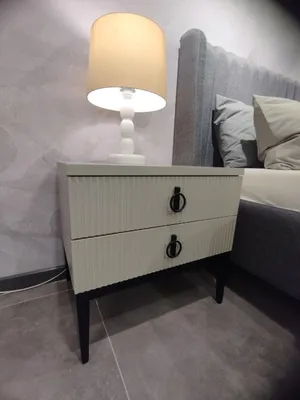 Obrázek produktu pro Exkluzivní designový noční stolek Vysoce kvalitní materiál a vzhled