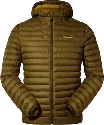Vaskye Jacke von Berghaus in Olivgrün; isolierende Herrenjacke mit Kapuze und Reißverschluss.