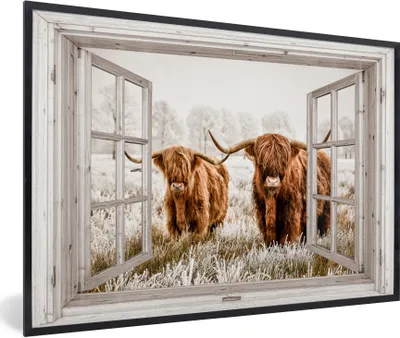 Produktbild von MuchoWow® Gerahmtes Poster Durchblick - Schottische Highlander - Tiere 90x60 cm - Poster mit Schwarzem Bilderrahmen Wandposter Rahmen Foto Bilder - Fotorahmen - Foto-Plakat