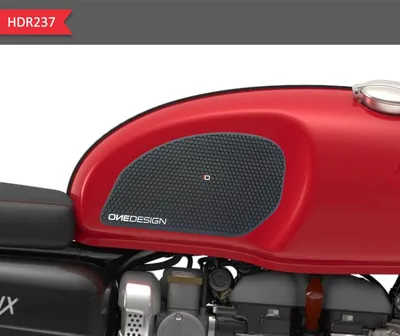 Produktbild von Motorrad Tankpad Universal Schwarz aus Gummi für verbesserten Halt und Schutz vor Kratzern