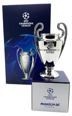 Produktbild von UEFA Champions League Pokal Acrylsockel München 2025 Edition 70 mm