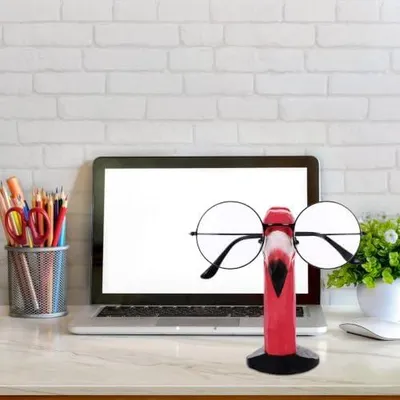 Produktbild von Roter Brillenständer in Cartoon-Form für Brillen und Gummibänder auf dem Schreibtisch oder im Büro, Farbe zufällig