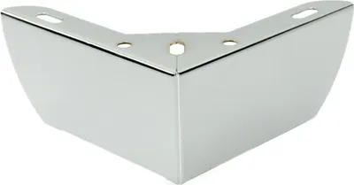 Zdjęcie produktu dla Narożne nóżki meblowe wykonane z chromowanego metalu, wysokość 5,5 cm, błyszcząca powierzchnia, eleganckie i trwałe wsparcie dla mebli tapicerowanych i nie tylko.