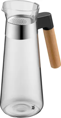 Produktbild von WMF Kineo Wasserkaraffe, 1 Liter, weite Öffnung, herausnehmbares Sieb, passt ins Getränkefach handelsüblicher Kühlschränke, spritz- und tropffreies Ausgießen, hitzebeständiges Glas, Holzgriff