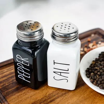 Image de Sets de salières et poivrières - Bouteilles à épices en verre noir et blanc et en acier inoxydable - Bouteilles à épices carrées vides - Bouteilles à épices pour barbecue - Entonnoir pliable en silicone pour salière