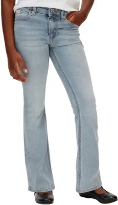 Immagine prodotto di Jeans da bambina Calvin Klein, modello Andrew, colore blu lavato, vestibilità a gamba svasata