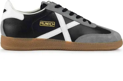 Productafbeelding van Munich sneakers, model 8290163, kleur zwart, maat 40