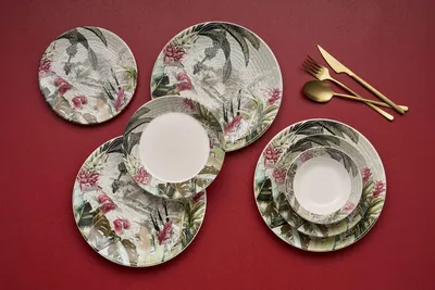 Produktbild von Hermia Concept, Hochwertiges 24-teiliges Geschirrset, 100% Keramik | 6 Servierplatten (25x25x2,5 cm), 6 Teller (21x21x3,5 cm), 6 Schalen (14x14x4,5 cm), 6 Dessertteller (19x19x2 cm) | Spülmaschinen- und mikrowellengeeignet.